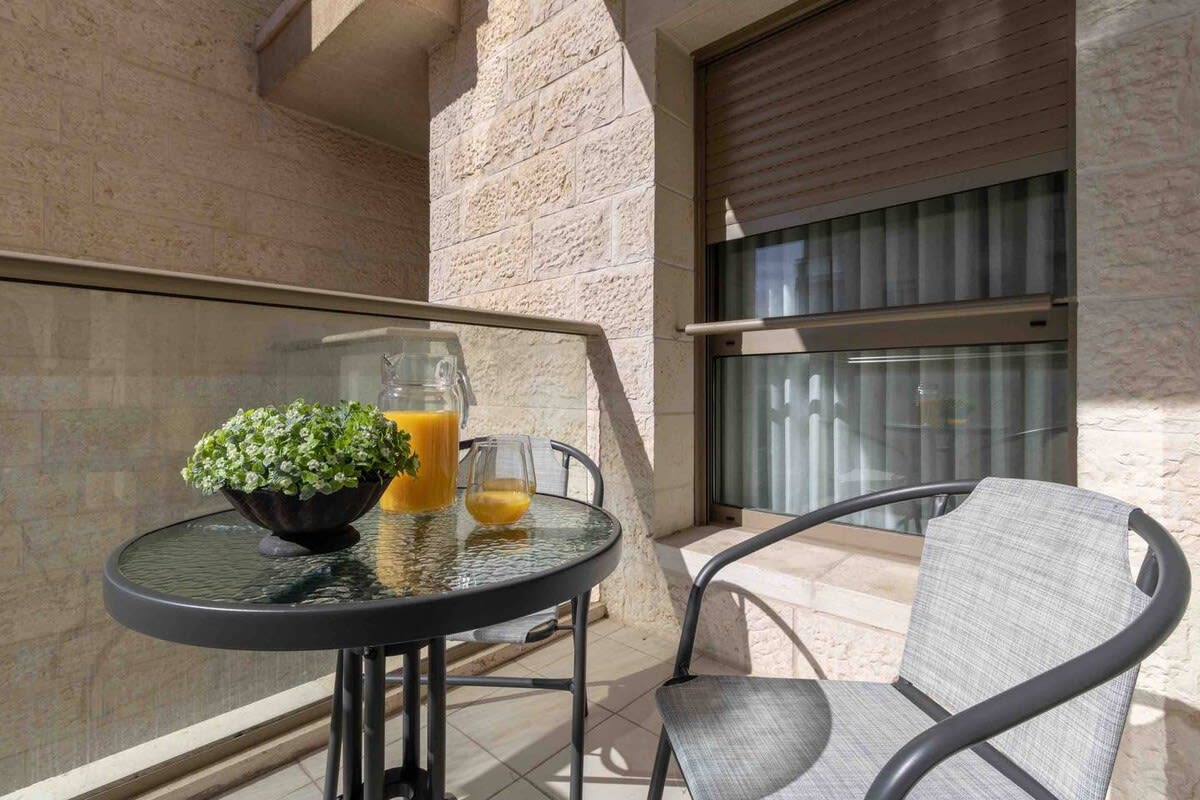 Amazing 1 bedroom in best location/parking photo 11