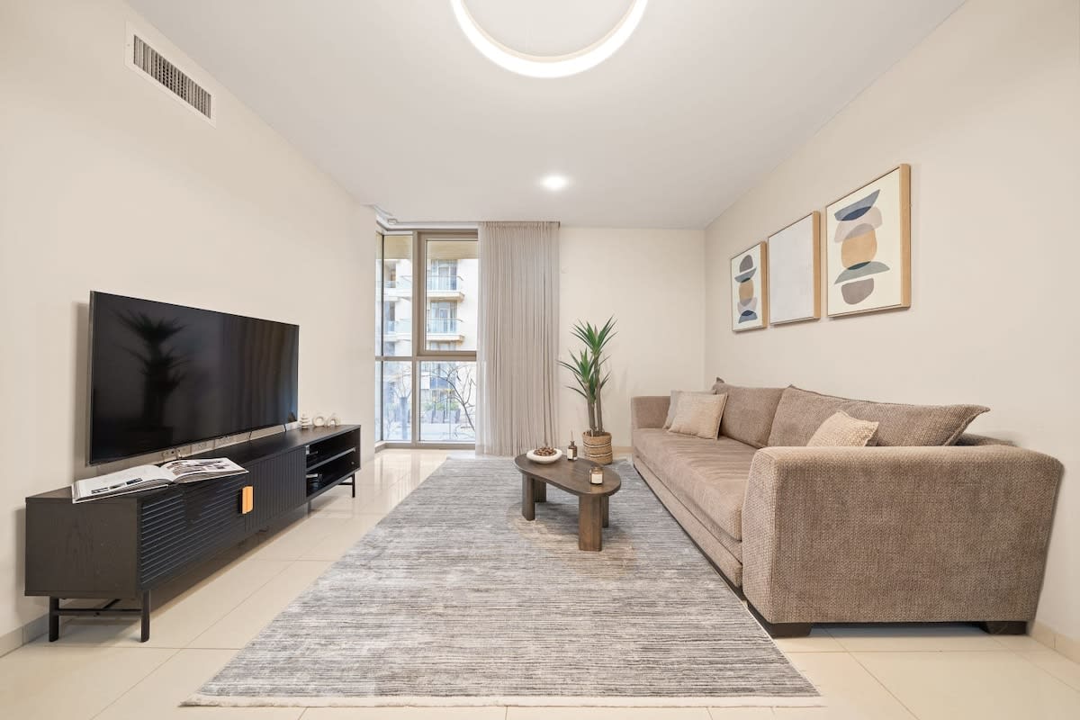 Modern & Comfortable 1-Bedroom Oasis with Luxury Amenities – vacation rental in City Center