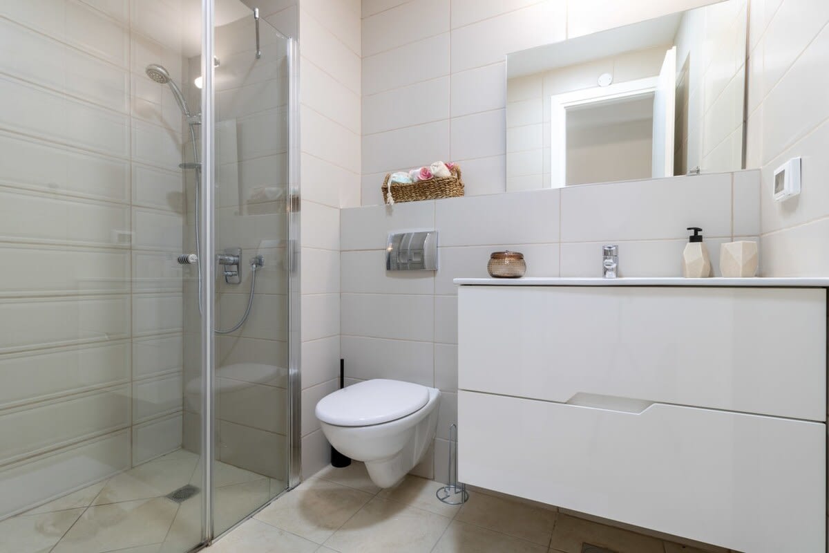 Modern & Comfortable 1-Bedroom Oasis with Luxury Amenities photo 23
