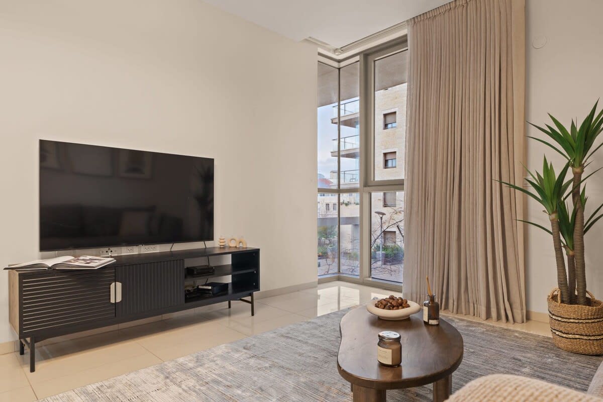 Modern & Comfortable 1-Bedroom Oasis with Luxury Amenities photo 11