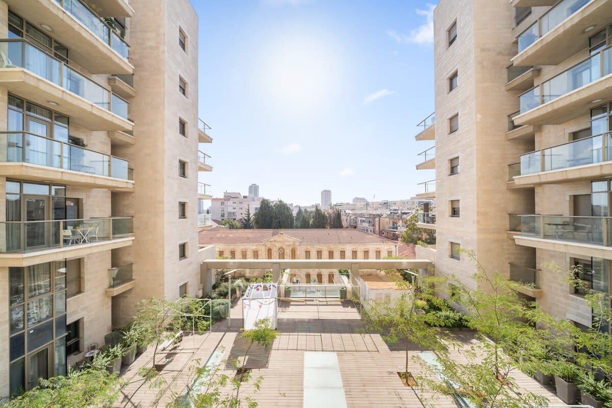 Haveviim Court, the Perfect Location photo 19