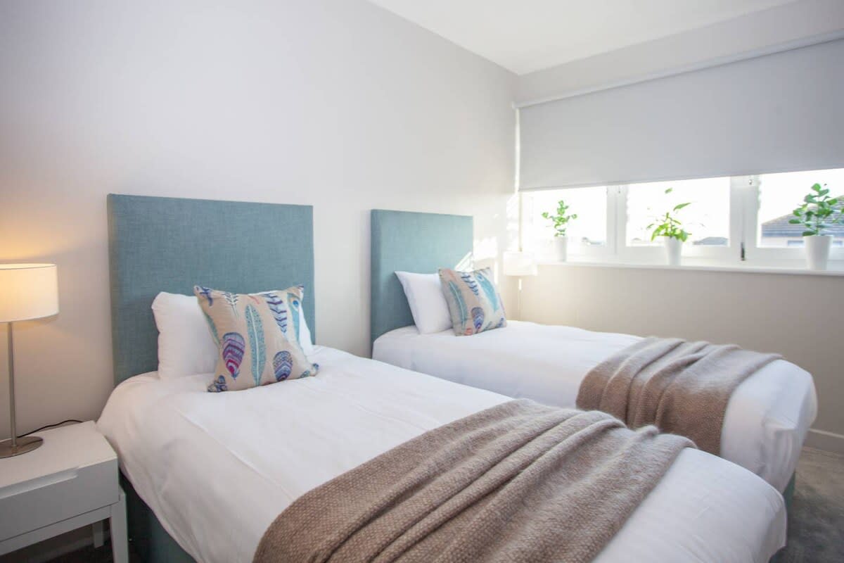 View Stylish 2-Bed Apartment Near Glasgow Green in 11 Bellgrove Street G31 1AF Stylish 2-Bed Apartment Near Glasgow Green in 11 Bellgrove Street G31 1AF - Property image 14 - VivreStays