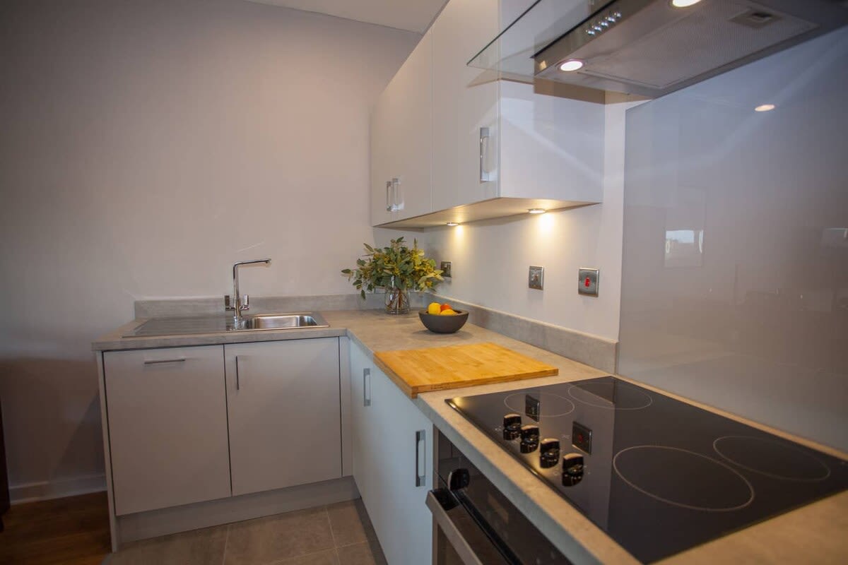 View Stylish 2-Bed Apartment Near Glasgow Green in 11 Bellgrove Street G31 1AF Stylish 2-Bed Apartment Near Glasgow Green in 11 Bellgrove Street G31 1AF - Property image 6 - VivreStays