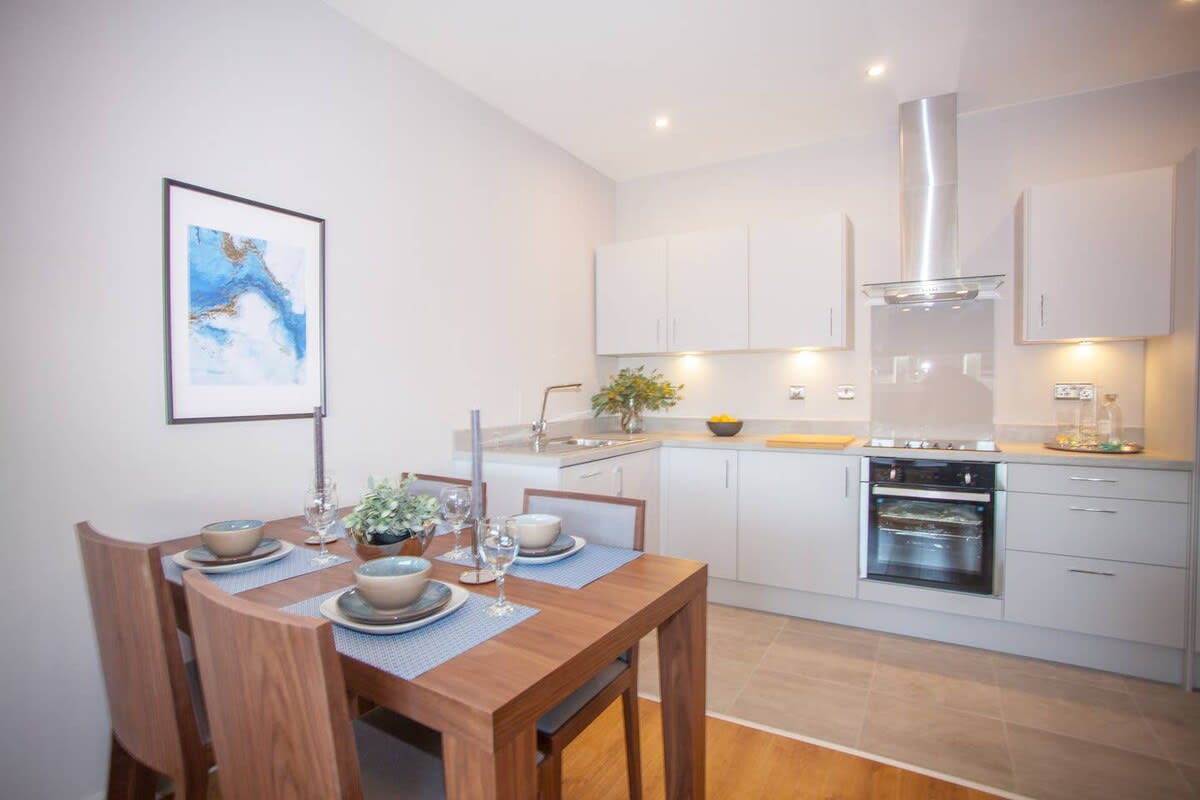 View Stylish 2-Bed Apartment Near Glasgow Green in 11 Bellgrove Street G31 1AF Stylish 2-Bed Apartment Near Glasgow Green in 11 Bellgrove Street G31 1AF - Property image 8 - VivreStays