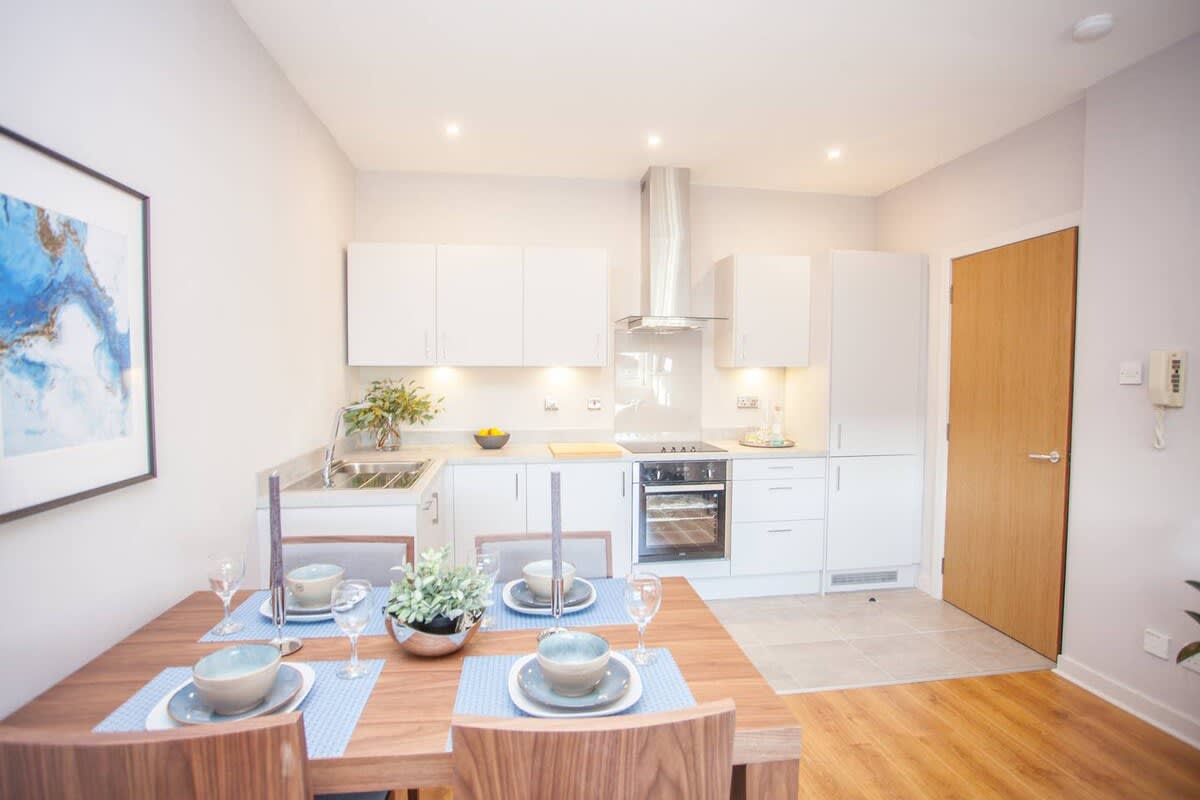 View Stylish 2-Bed Apartment Near Glasgow Green in 11 Bellgrove Street G31 1AF Stylish 2-Bed Apartment Near Glasgow Green in 11 Bellgrove Street G31 1AF - Property image 4 - VivreStays