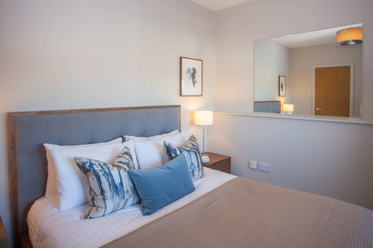 View Stylish 2-Bed Apartment Near Glasgow Green in 11 Bellgrove Street G31 1AF Stylish 2-Bed Apartment Near Glasgow Green in 11 Bellgrove Street G31 1AF - Property image 18 - VivreStays