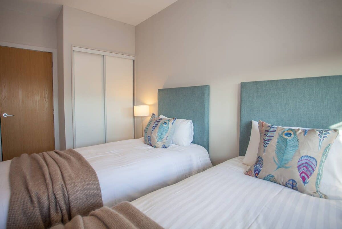 View Stylish 2-Bed Apartment Near Glasgow Green in 11 Bellgrove Street G31 1AF Stylish 2-Bed Apartment Near Glasgow Green in 11 Bellgrove Street G31 1AF - Property image 15 - VivreStays