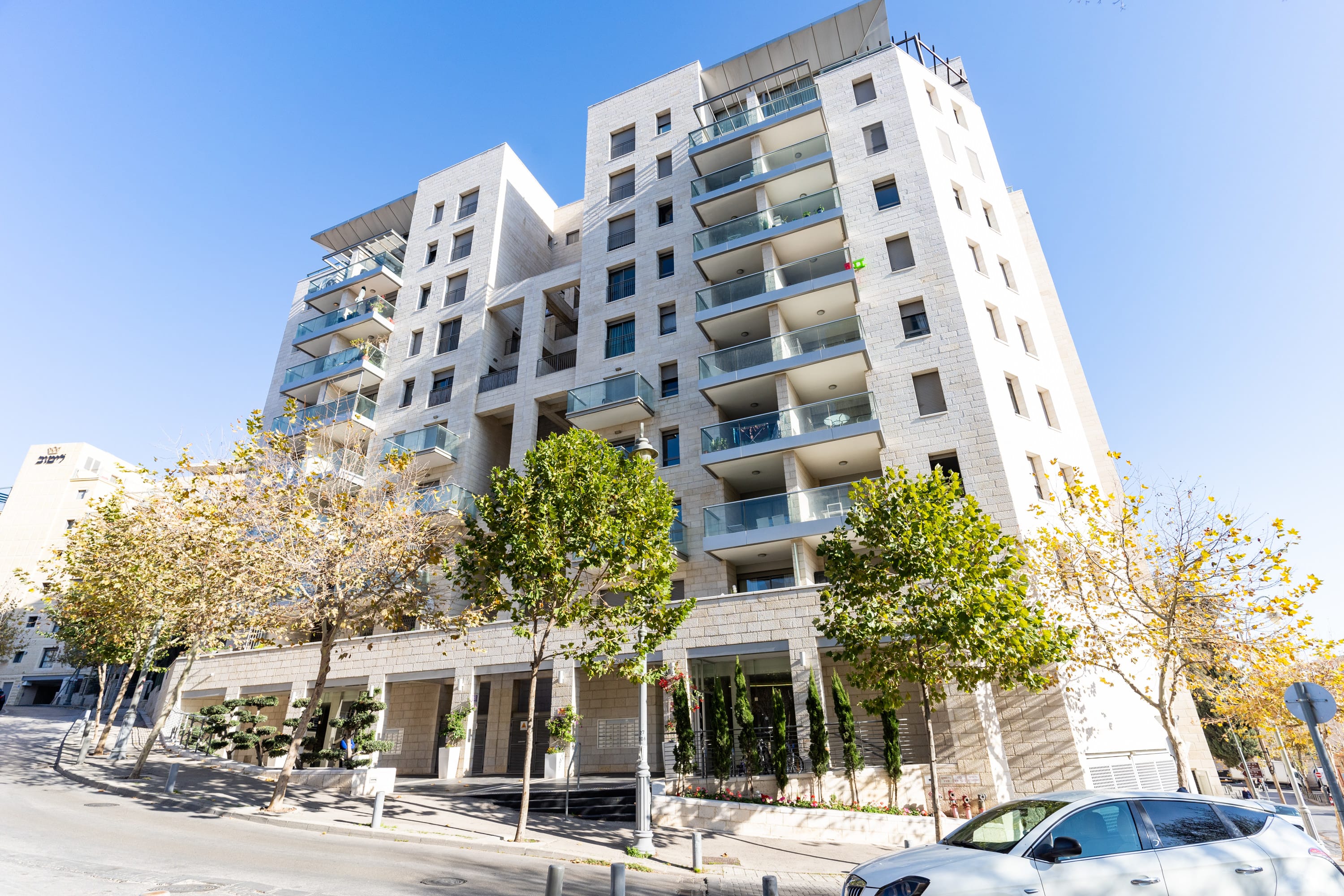 Spacious Downtown Retreat with Terrace and Parking photo 11
