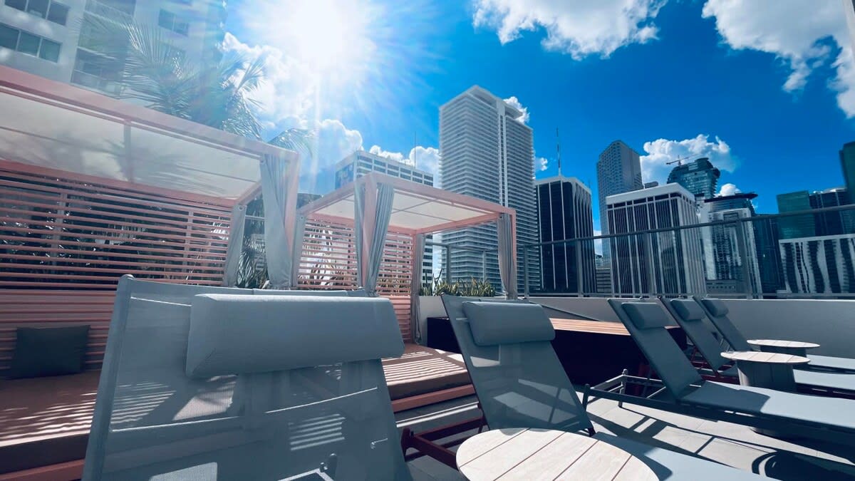 Contemporary Comfort | Rooftop Views & Full Kitchen - Foto 33