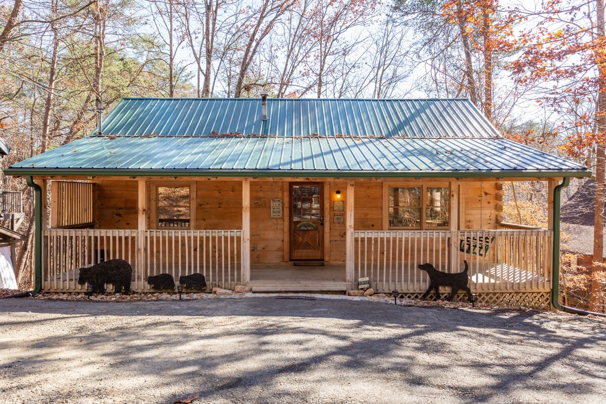 1 Mile to Dollywood,7 miles to Gburg,HotTub,Rustic — Pigeon Forge, TN — vacation rental