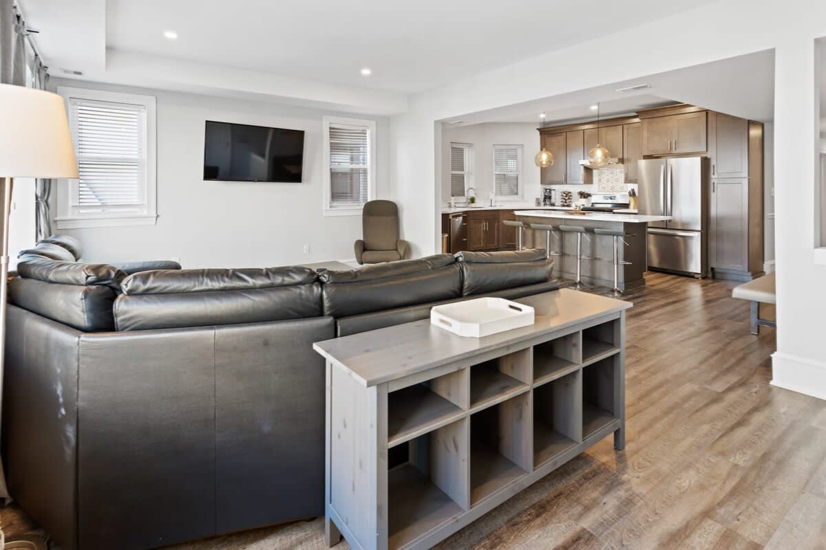 Modern 4BR/2BA Apt Steps to the Beach! Open Living