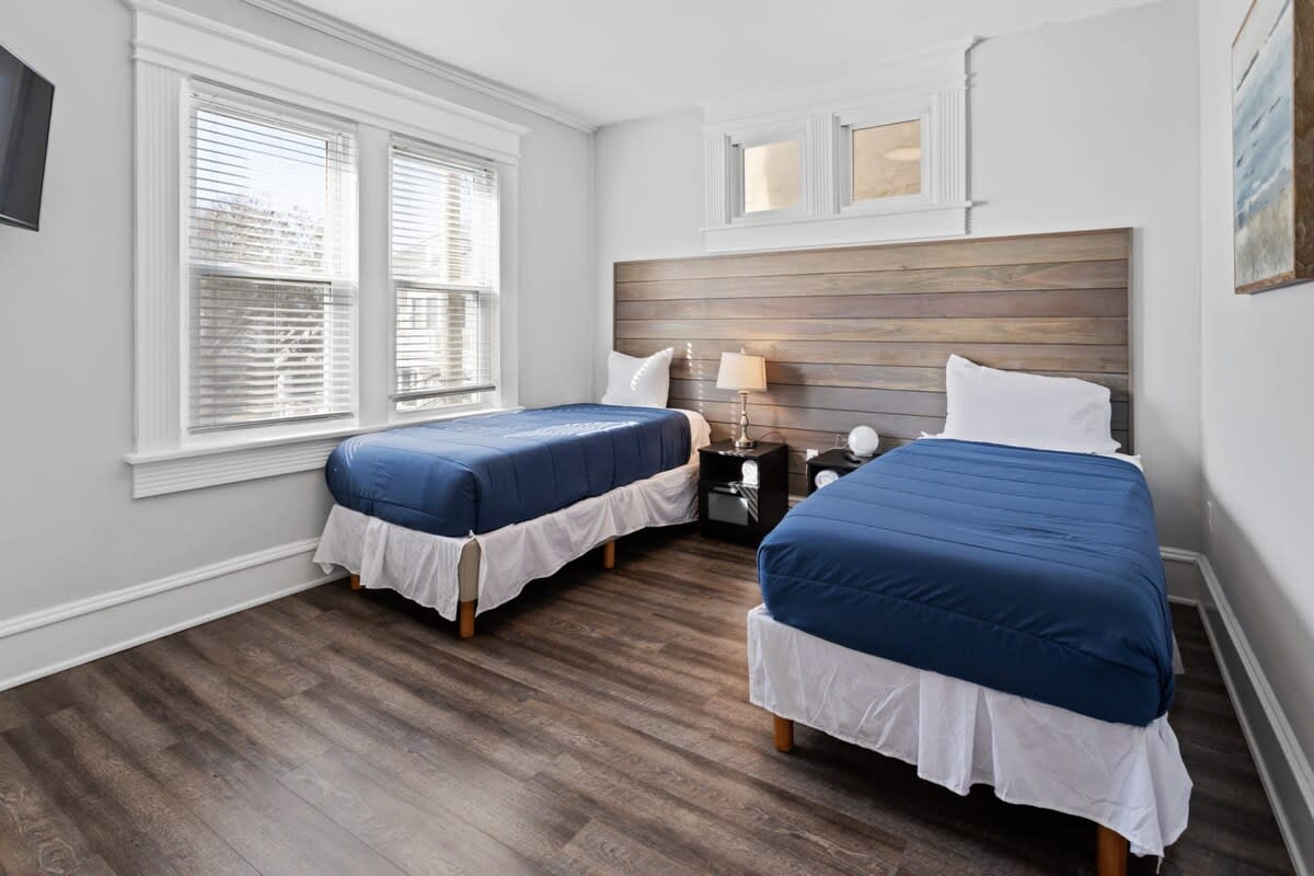 Modern 4BR/2BA Apt Steps to the Beach! Open Living