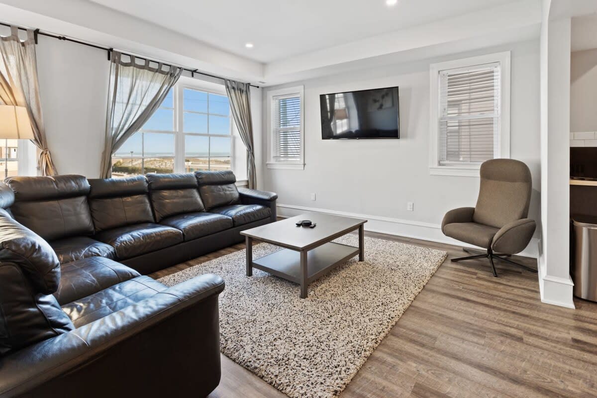 Modern 4BR/2BA Apt Steps to the Beach! Open Living