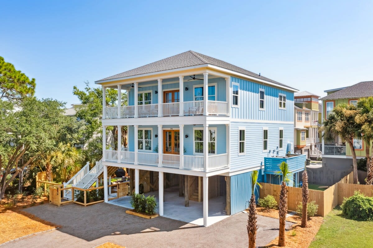 Welcome to your Folly Beach Oasis! Just 4 short blocks from the beach! 