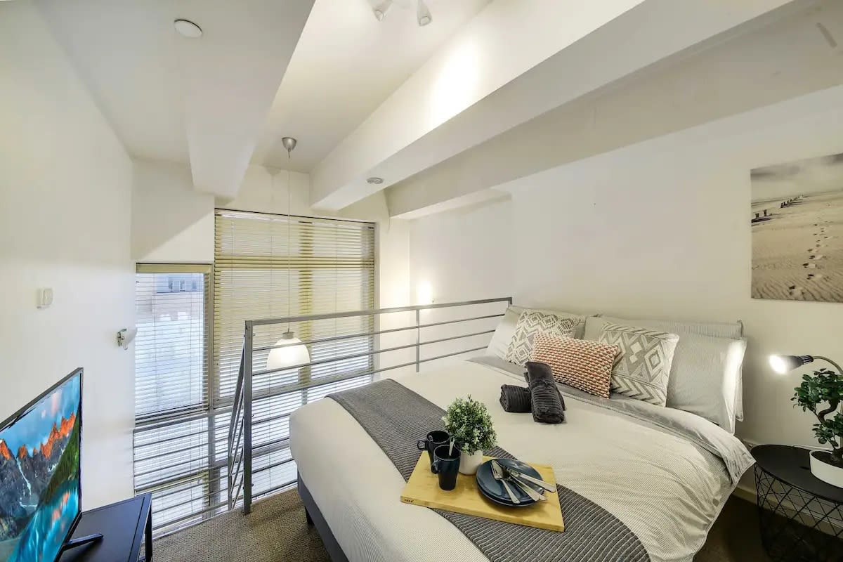 A Chic NY Style Loft Near Melbourne Central — Melbourne, Victoria — vacation rental