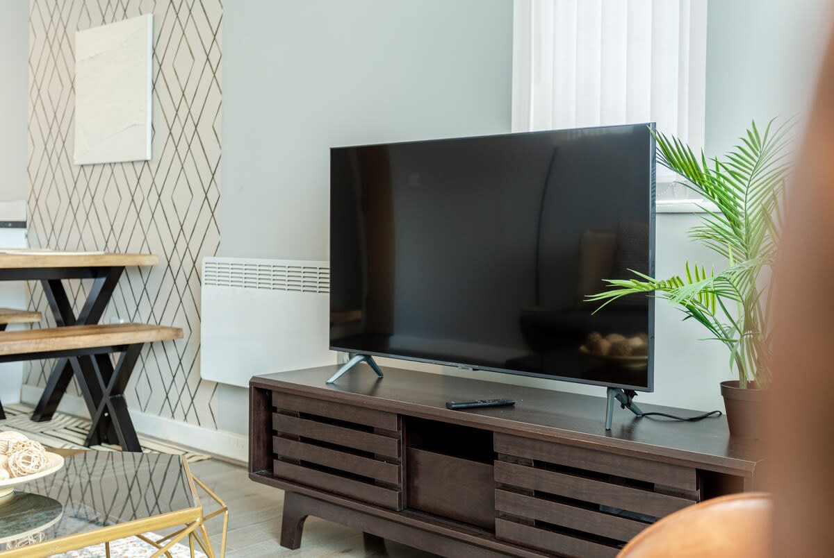 Urban Chic 2-BR Flat Trafford Centre– Free Parking in Forebay Drive M44 6RT - Property image 15 - VivreStays