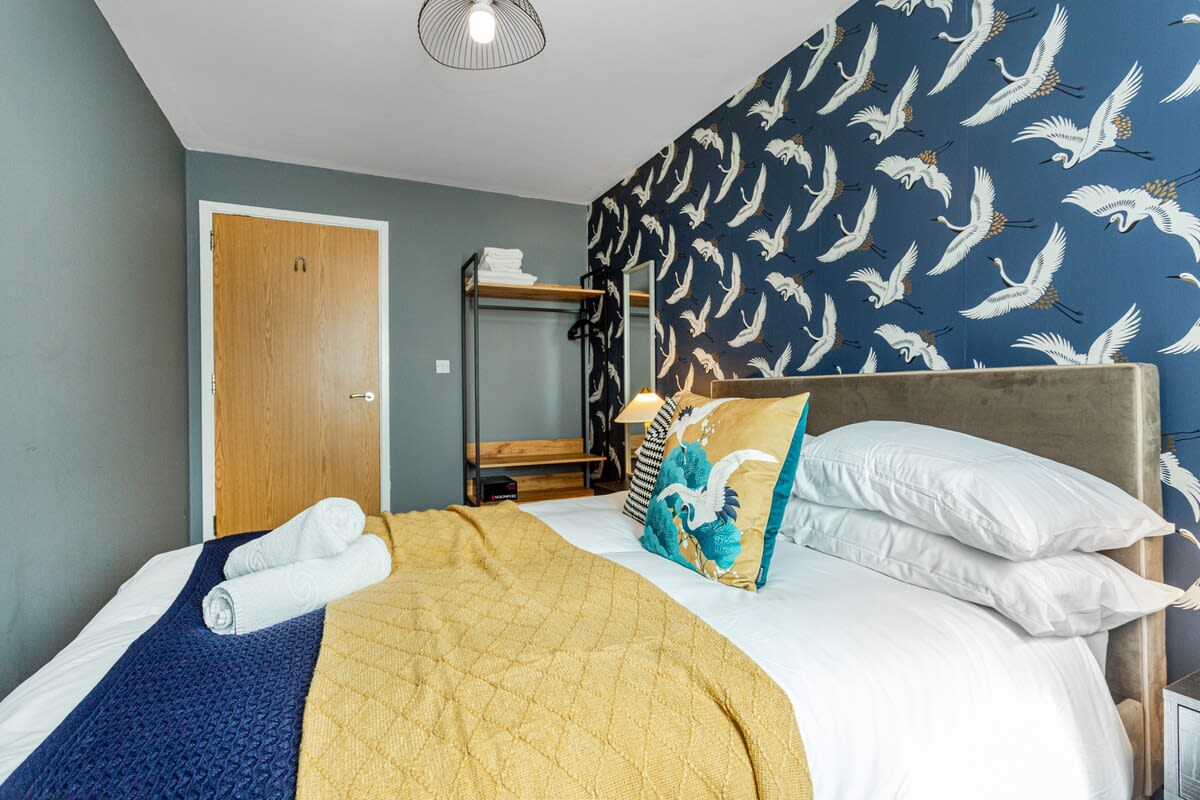 Urban Chic 2-BR Flat Trafford Centre– Free Parking in Forebay Drive M44 6RT - Property image 30 - VivreStays
