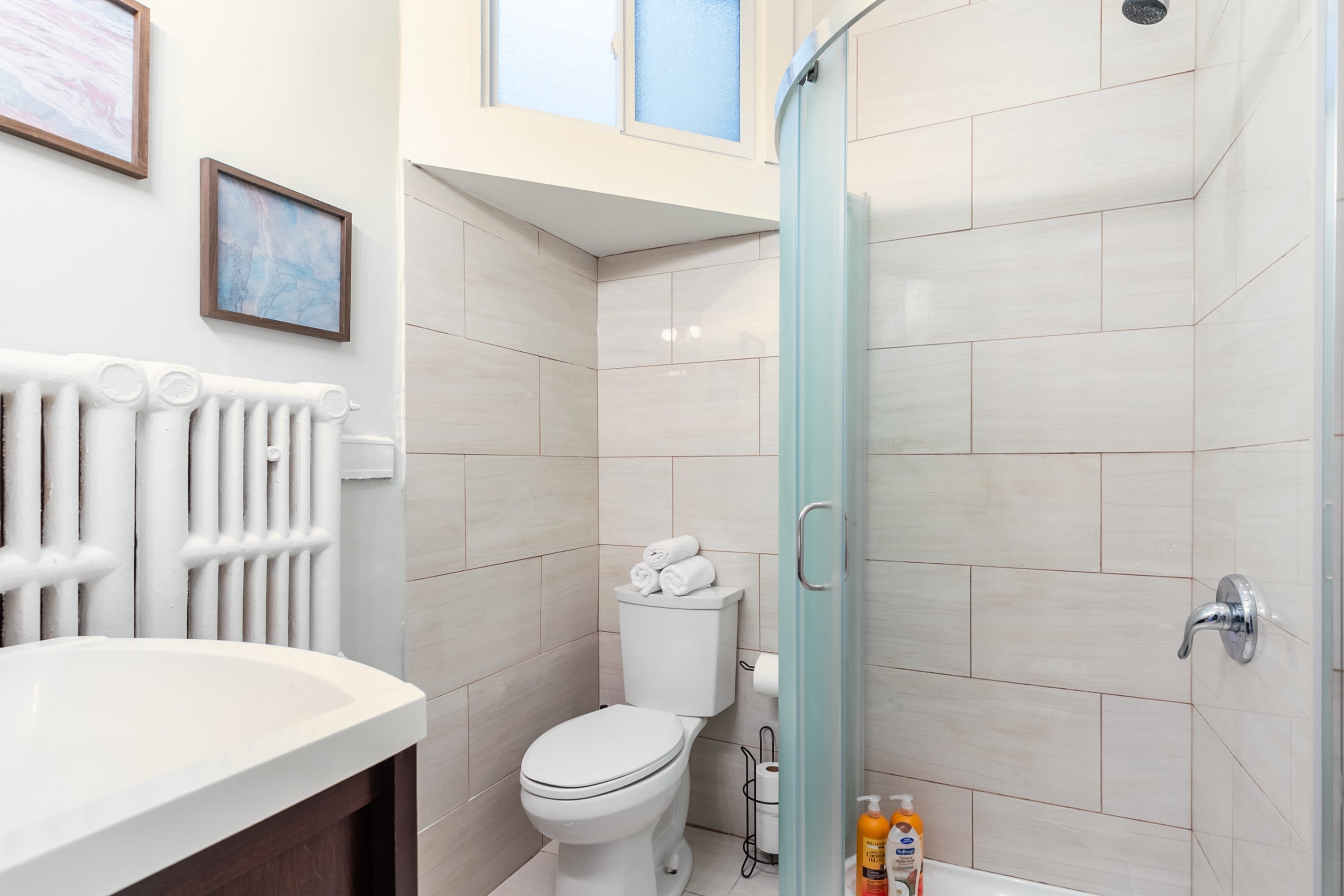 Chic Boutique Apartment on James St N Sleeps 6 | Photo 10