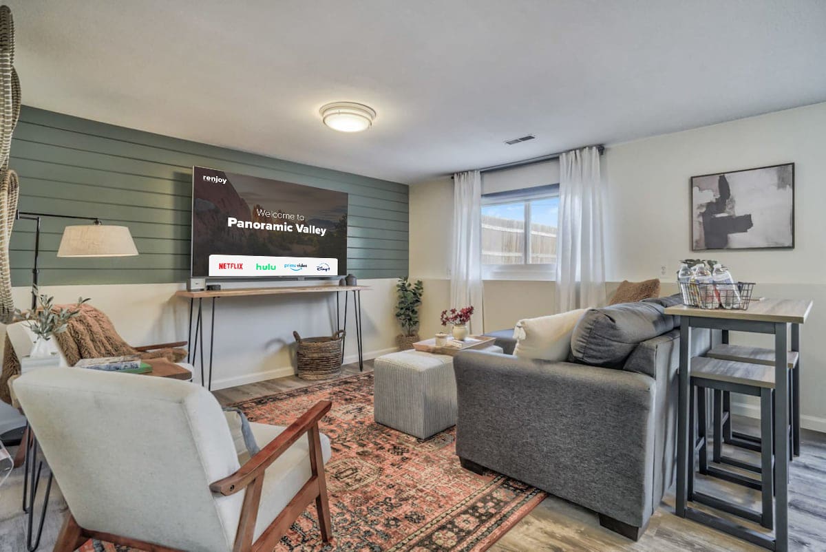 Panoramic Valley! Downtown Basement Suite — Colorado Springs, CO — vacation rental