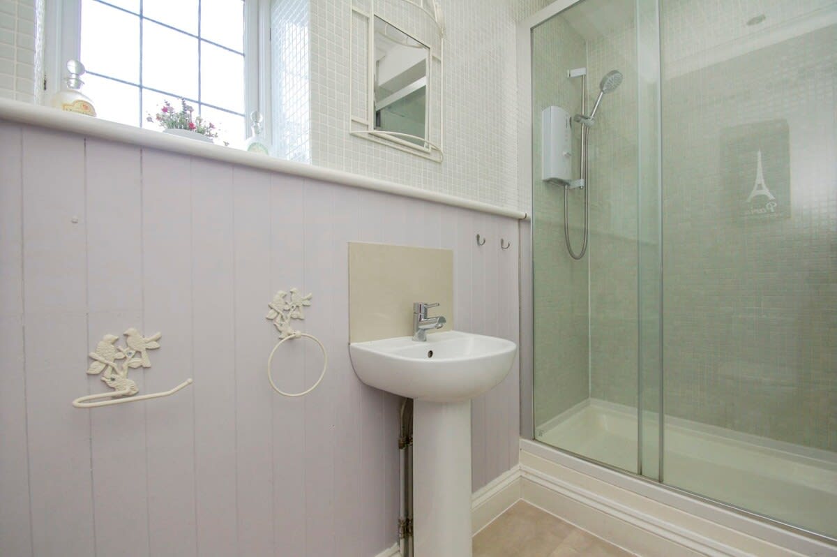 Little Paris | Parking | by Brighton Holiday Lets - Brighton Holiday Home - Image 15