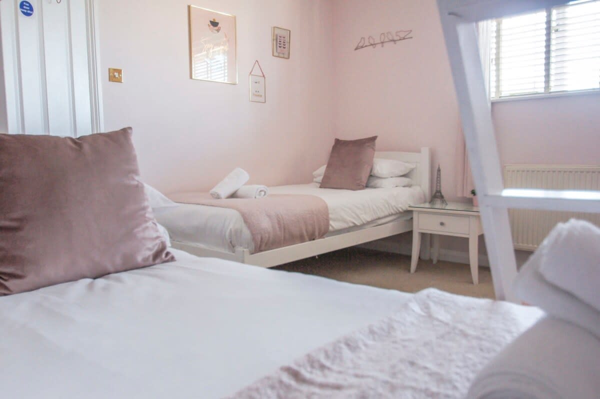Little Paris | Parking | by Brighton Holiday Lets - Brighton Holiday Home - Image 10