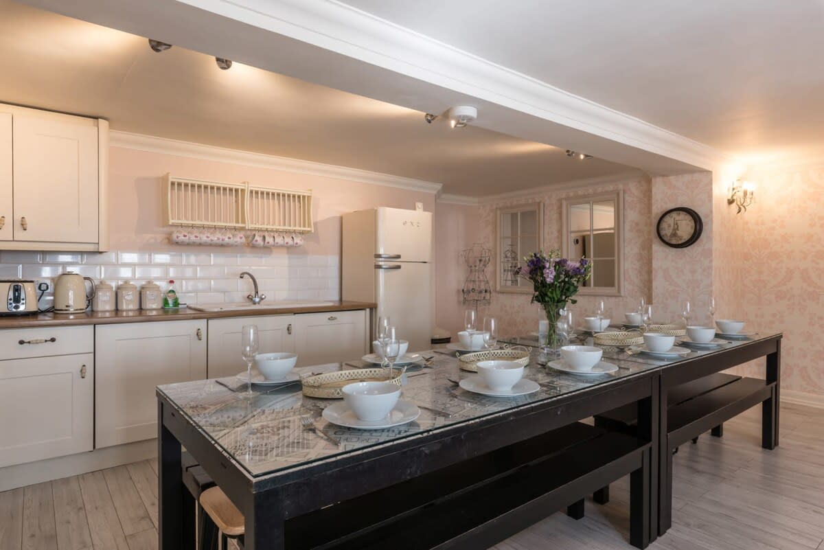 Little Paris | Parking | by Brighton Holiday Lets - Brighton Holiday Home - Image 18