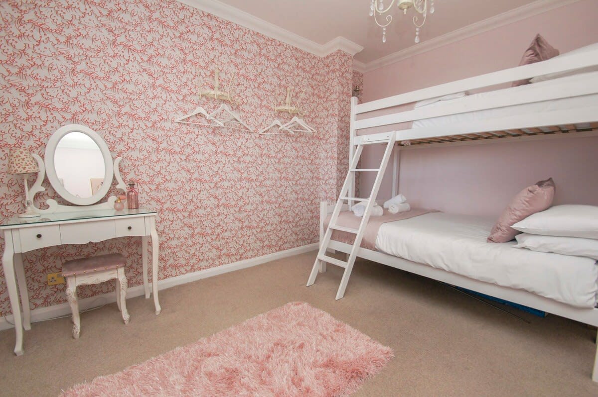 Little Paris | Parking | by Brighton Holiday Lets - Brighton Holiday Home - Image 23