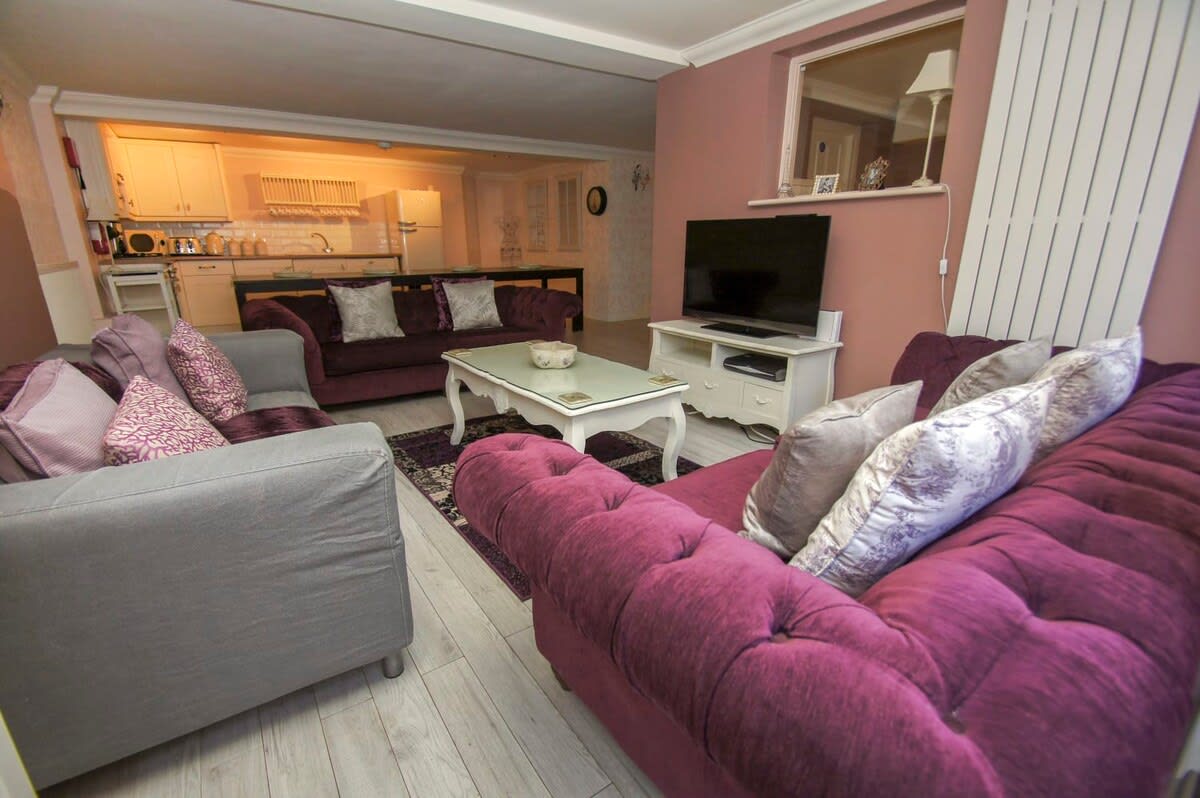 Little Paris | Parking | by Brighton Holiday Lets - Brighton Holiday Home - Image 28