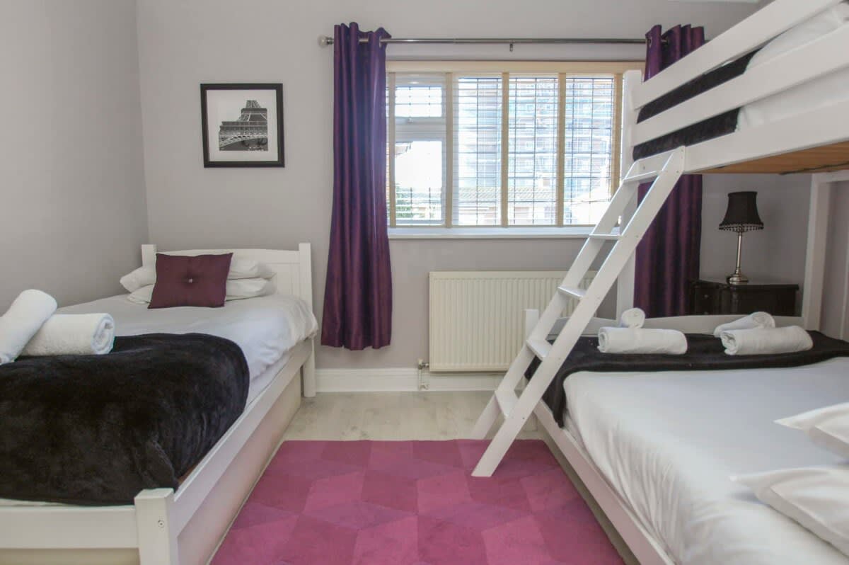 Little Paris | Parking | by Brighton Holiday Lets - Brighton Holiday Home - Image 16