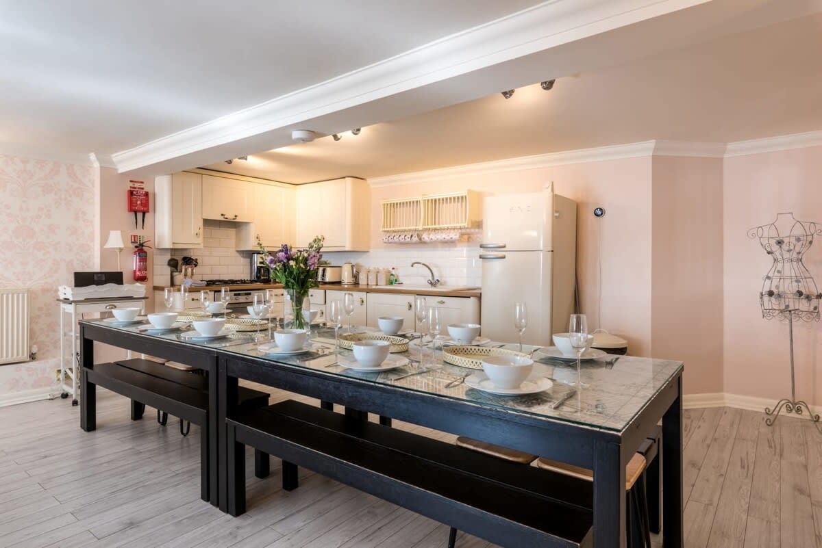 Little Paris | Parking | by Brighton Holiday Lets - Brighton Holiday Home - Image 9