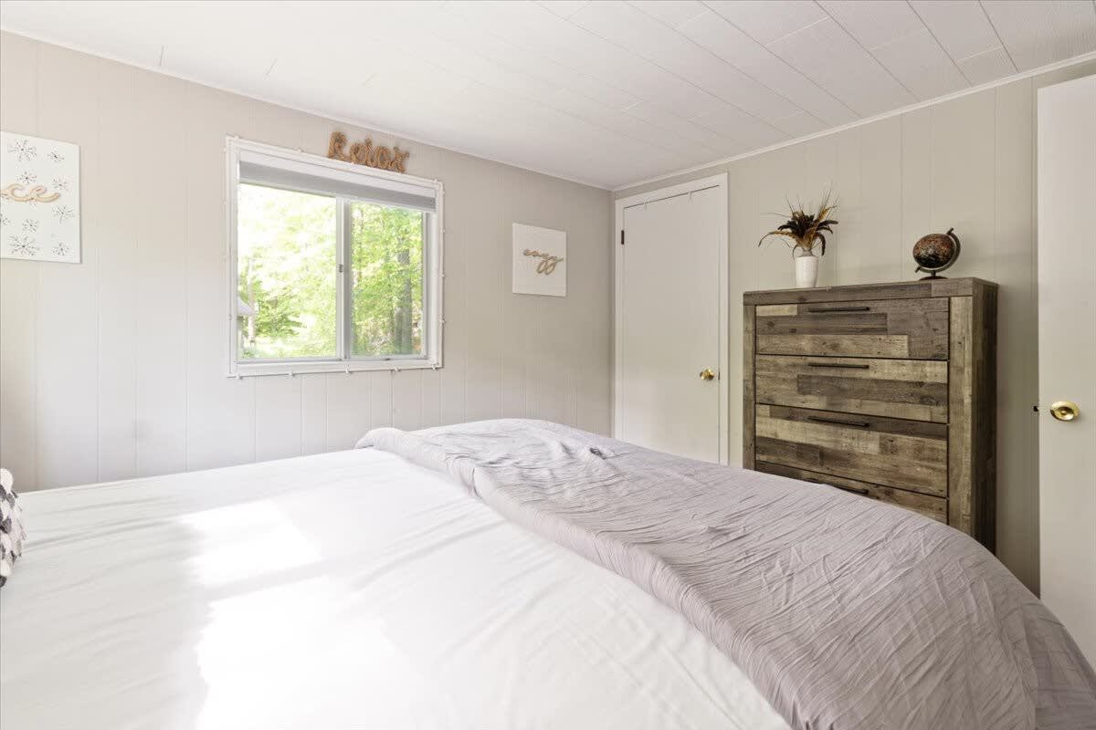 Pocono Cottage | Fireplace | Pet-Friendly | W/D