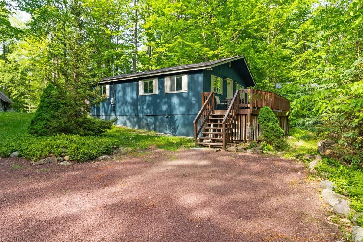 Pocono Cottage | Fireplace | Pet-Friendly | W/D
