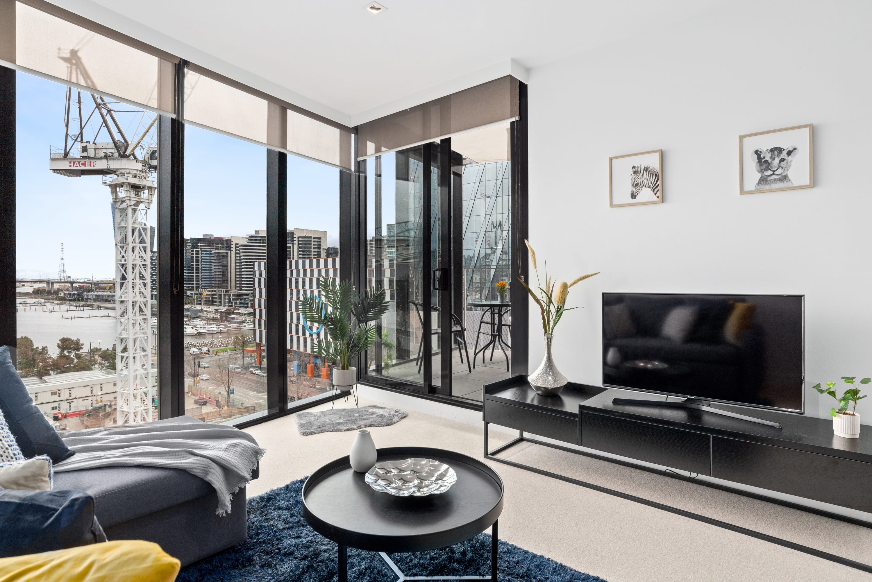A Stylish 2BR Apt with FREE Parking — Docklands, Victoria — vacation rental