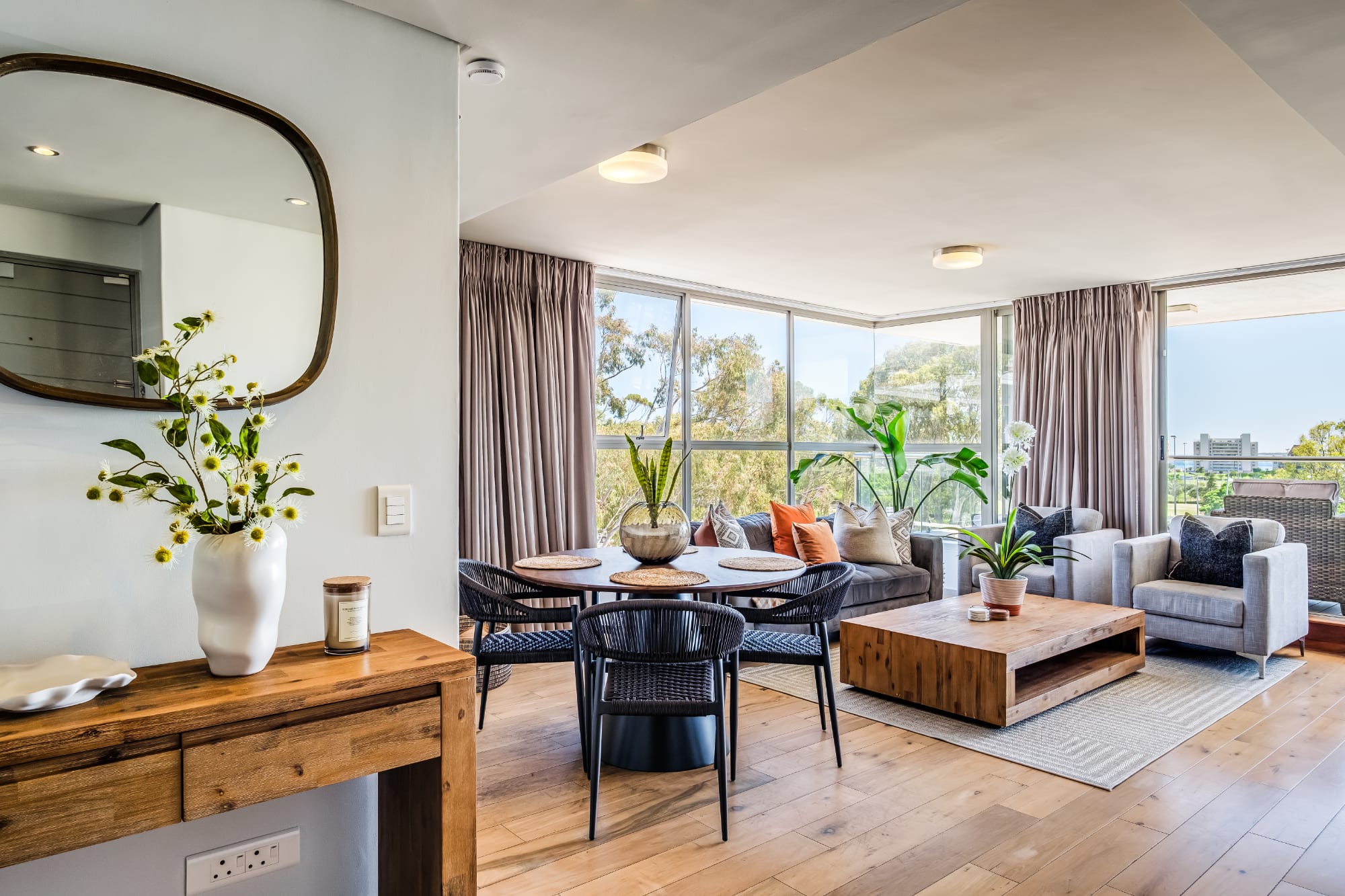 Stylish Comfort at the Luxurious Tramonto 5