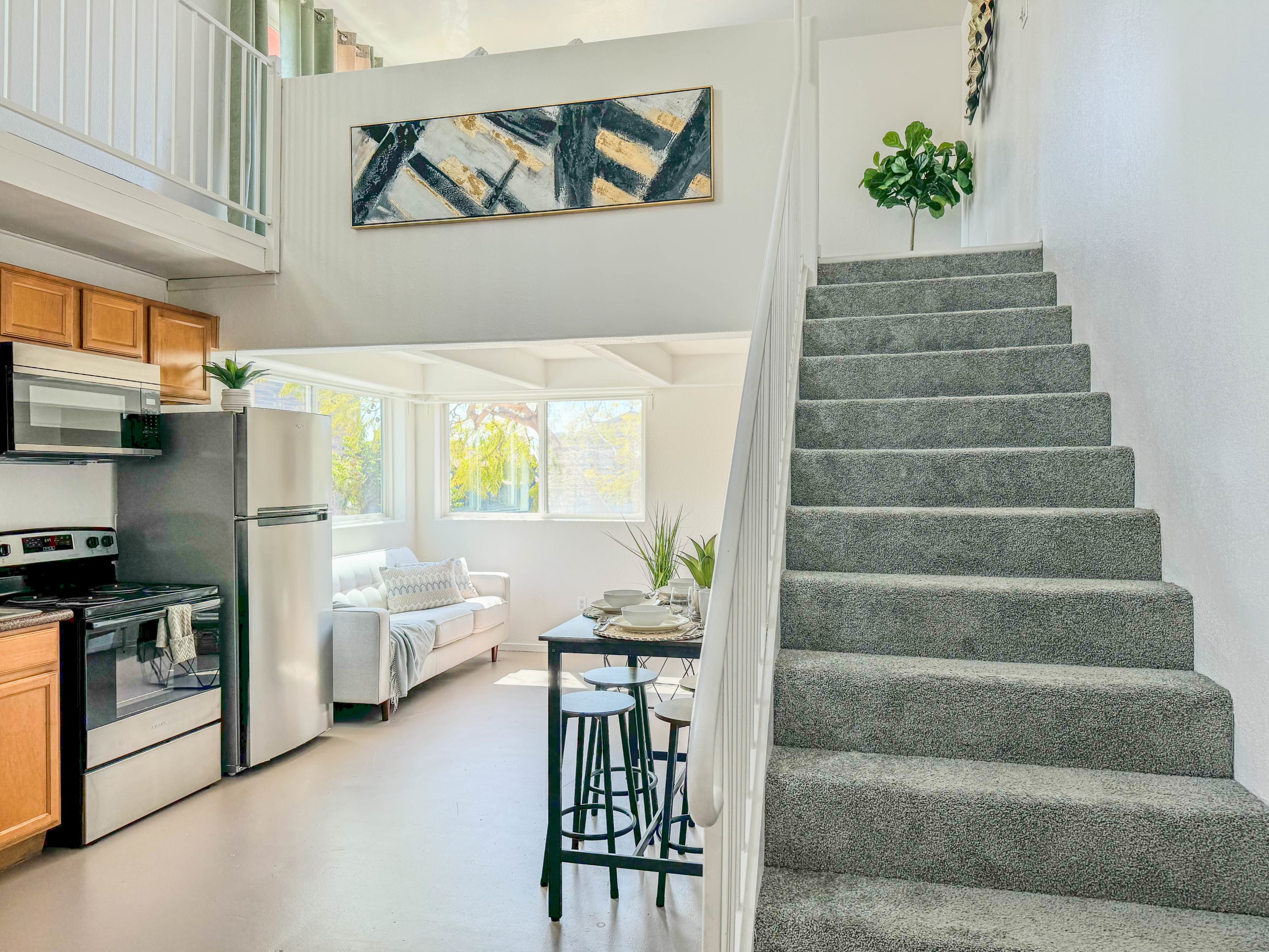 Charming Loft With City Views And Parking - Stylish Urban Escape - San Diego, CA