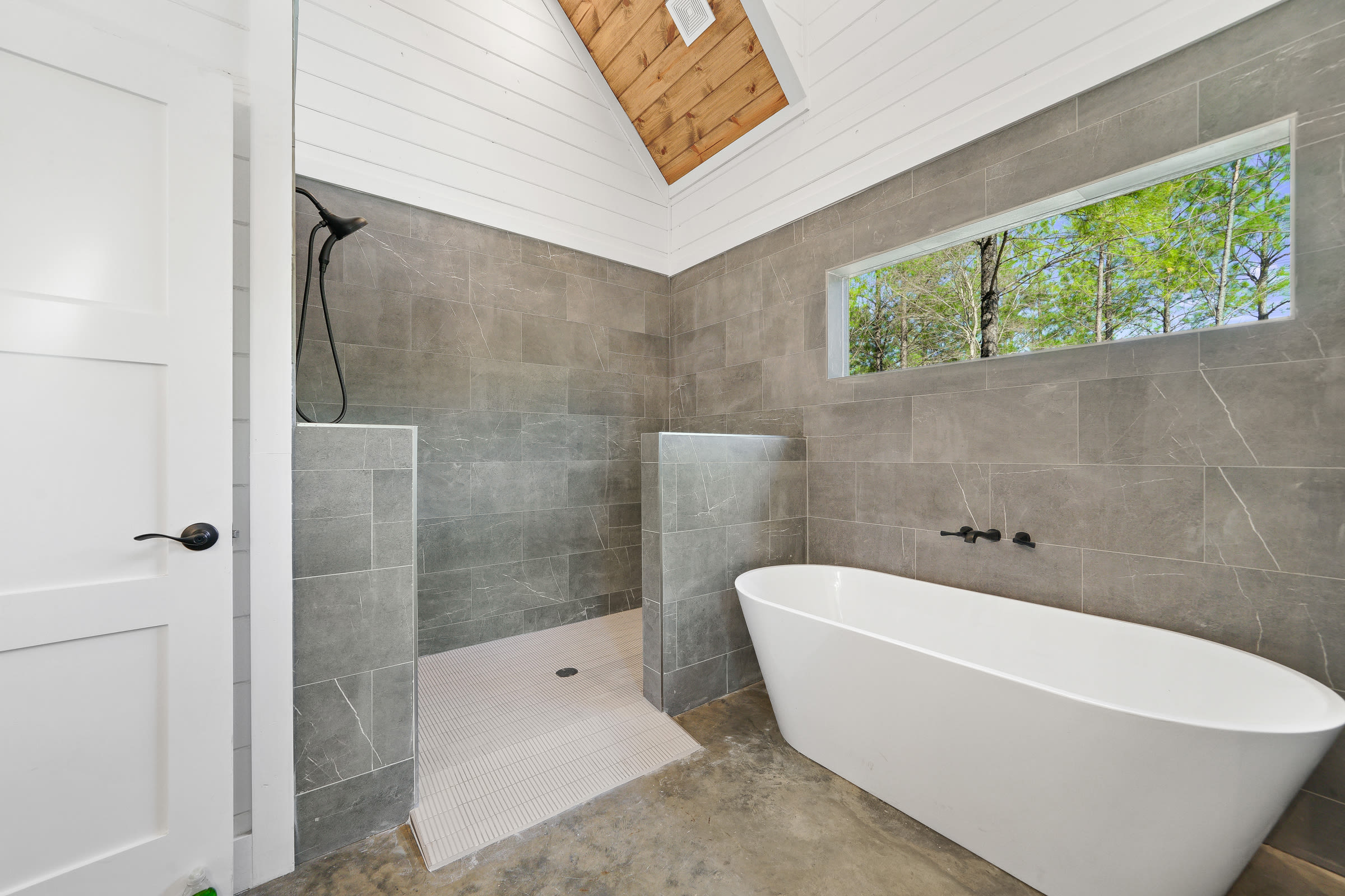 NEW! Modern Cabin - Hot Tub & Fire Pit - Sleeps 6!