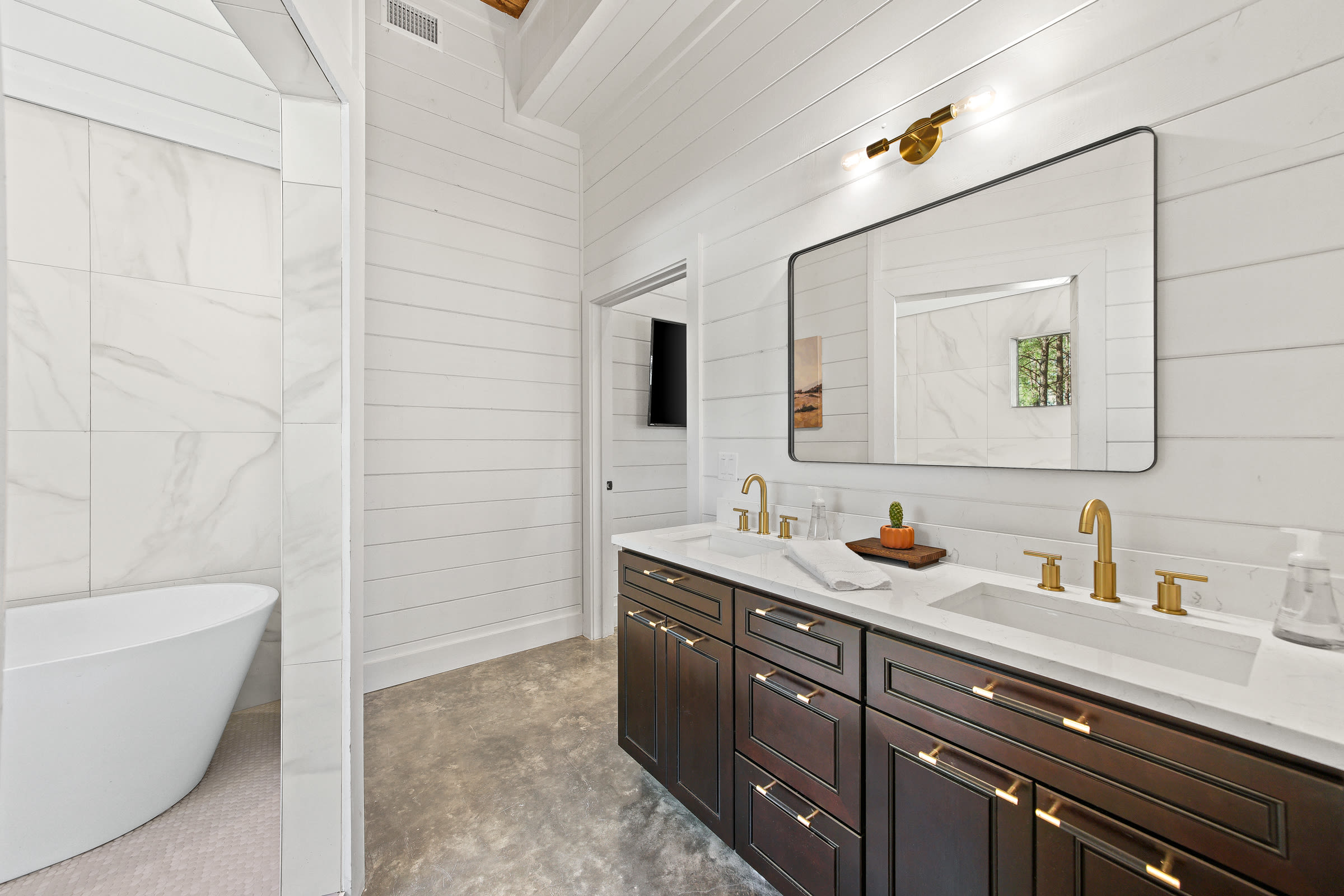 NEW! Modern Cabin - Hot Tub & Fire Pit - Sleeps 6!