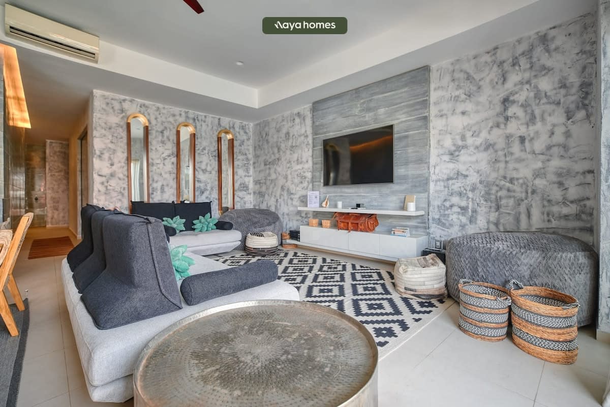 Premium 4BR Condo in Zona Romantica - Pool - Gym