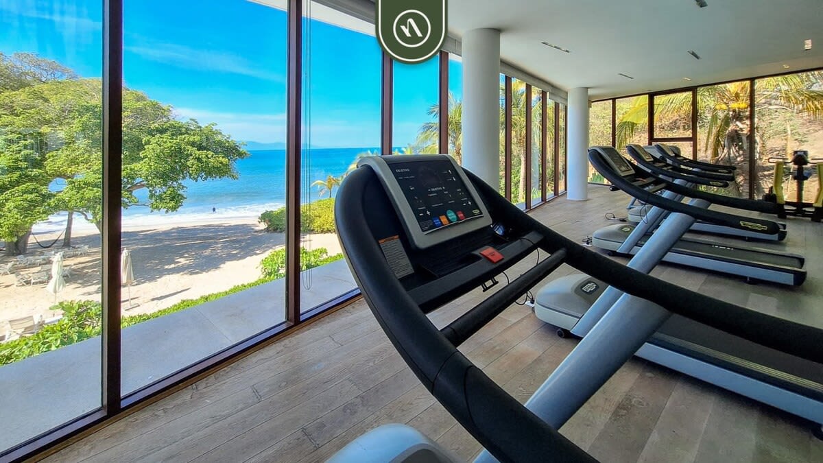 Amazing 2BR Condo - Private Beach - GYM