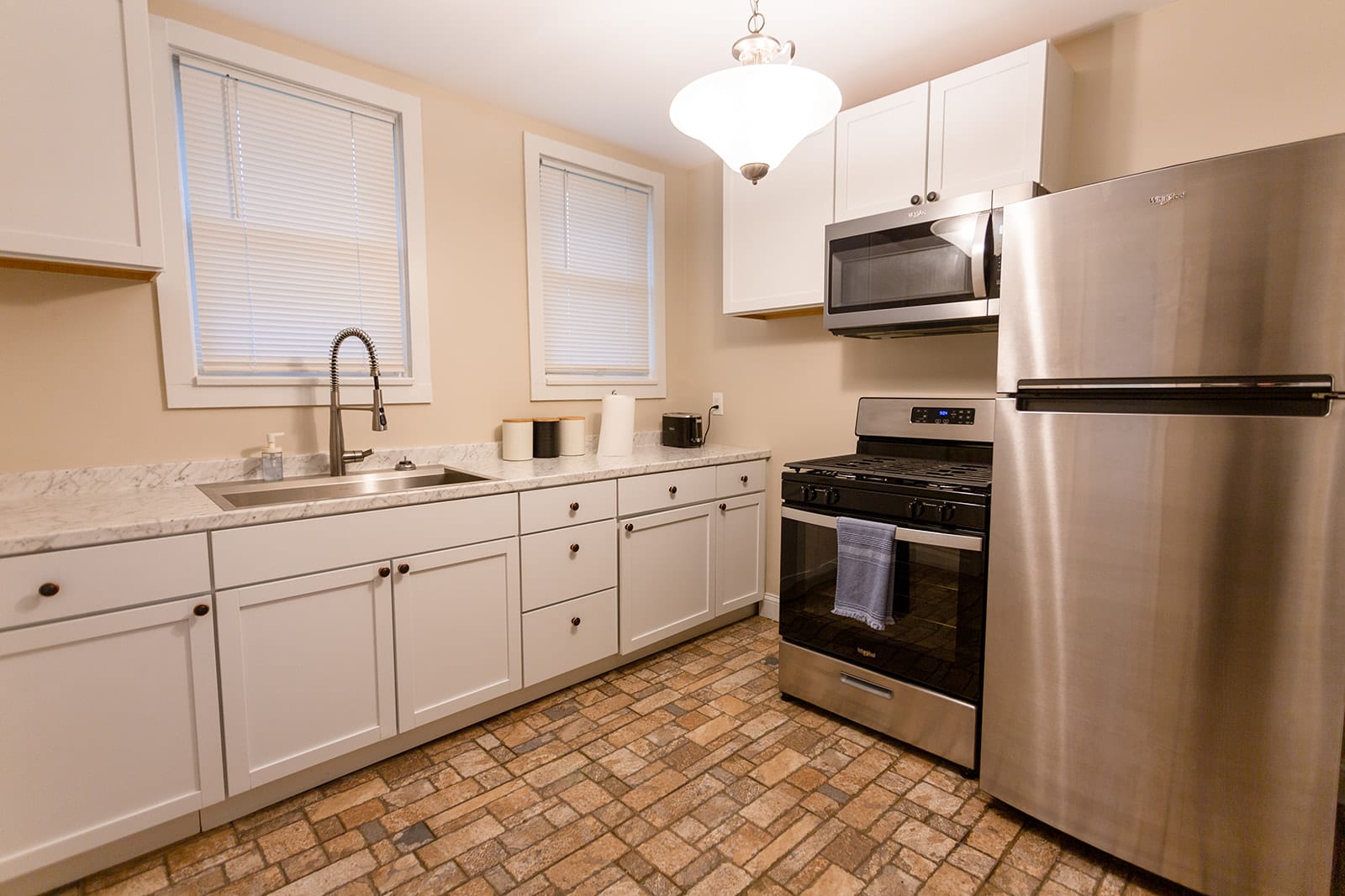 Rolston House - 1 Bed House Near Xavier & Downtown - Cincinnati, OH