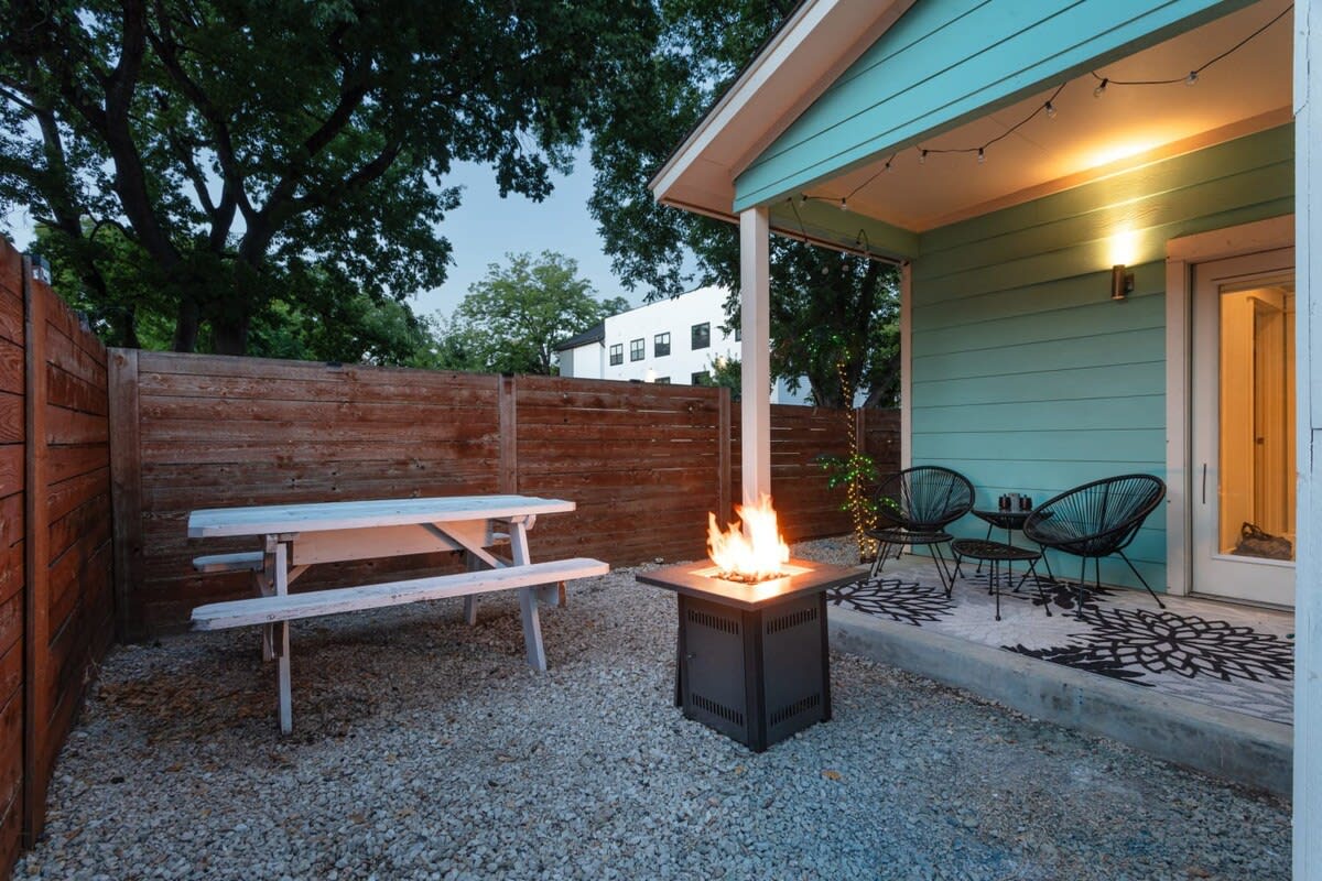 Upstay East Austin Home w Yard Games Fire Pit