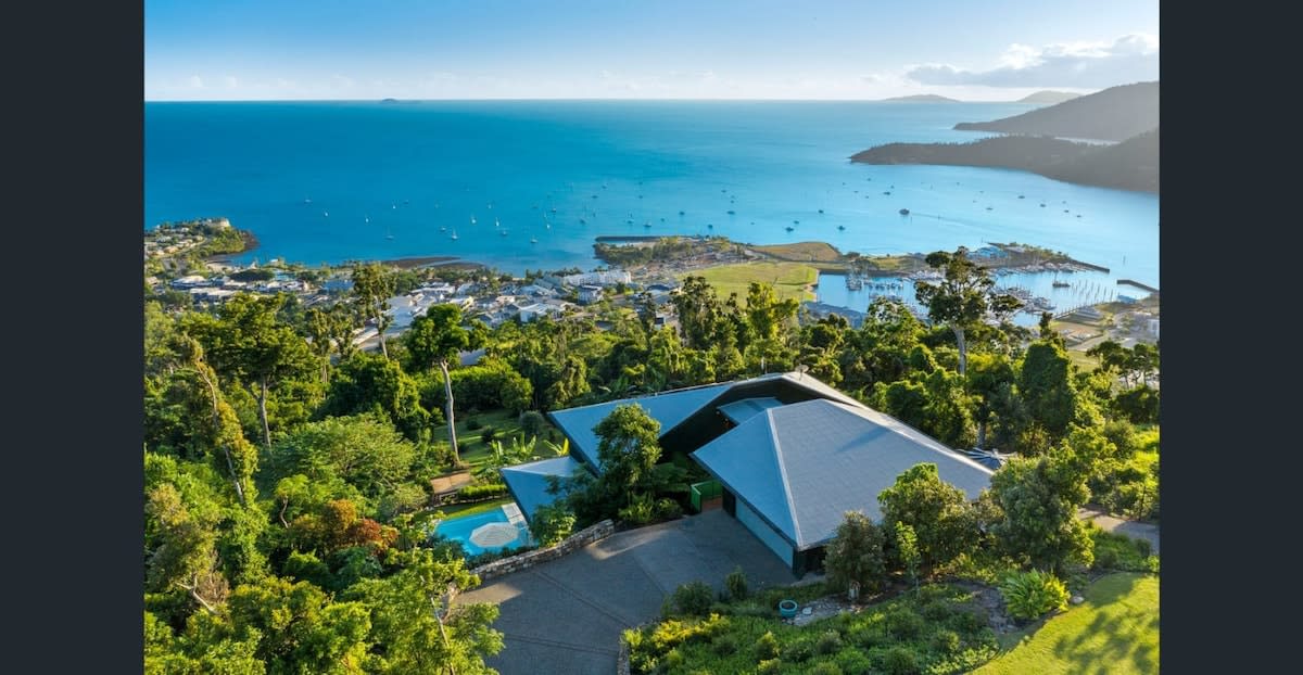 Luxury Airlie Beach Home with Panoramic Ocean Views — Airlie Beach, Queensland — vacation rental
