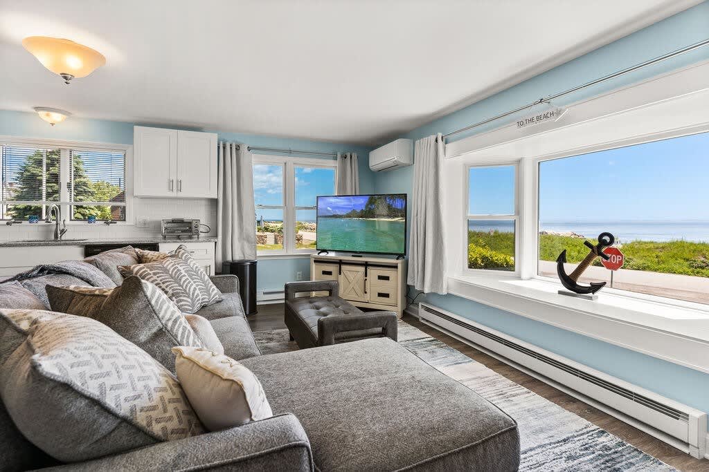 Snug Seaside | Views From Couch | Walk To Beach - Rye, NH