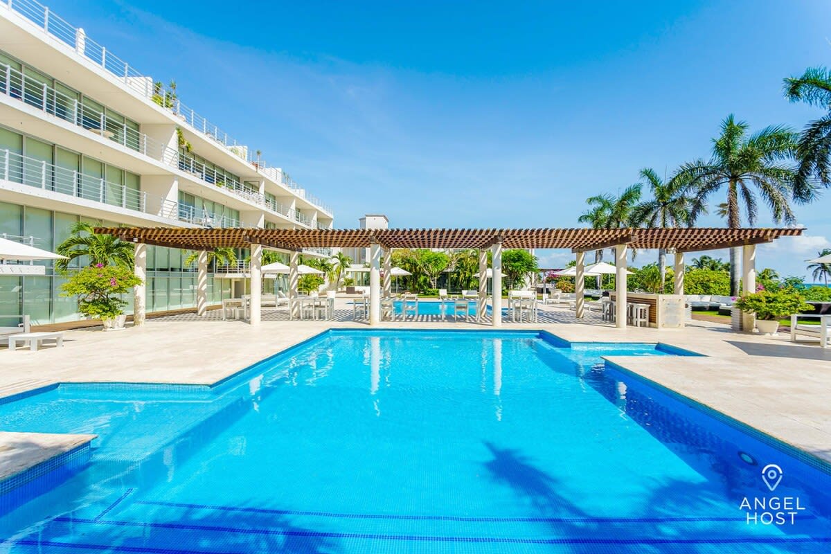 Spacious, Poolside, Gym, 1 Block Beach & 5th Ave — Playa del Carmen, Quintana Roo — vacation rental