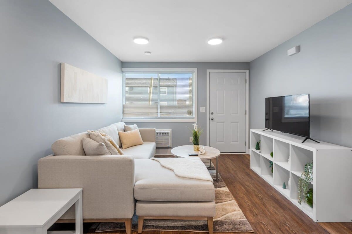 Granite Countertops And Scenic Bike Path Access - Charming Oasis - Columbus, OH