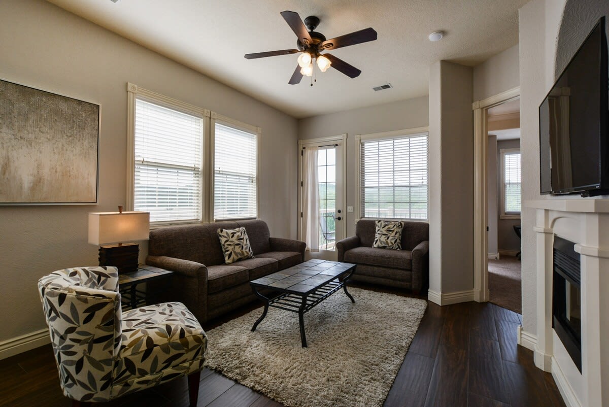 31-3 Nothin But Blue Spacious Upscale w/Indoor/Outdoor Pool and Splash Pads. Near SDC — Branson, MO — vacation rental
