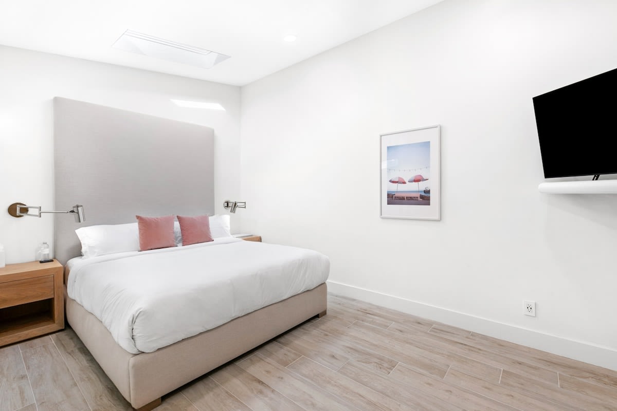 House sleeps up to 6 guests