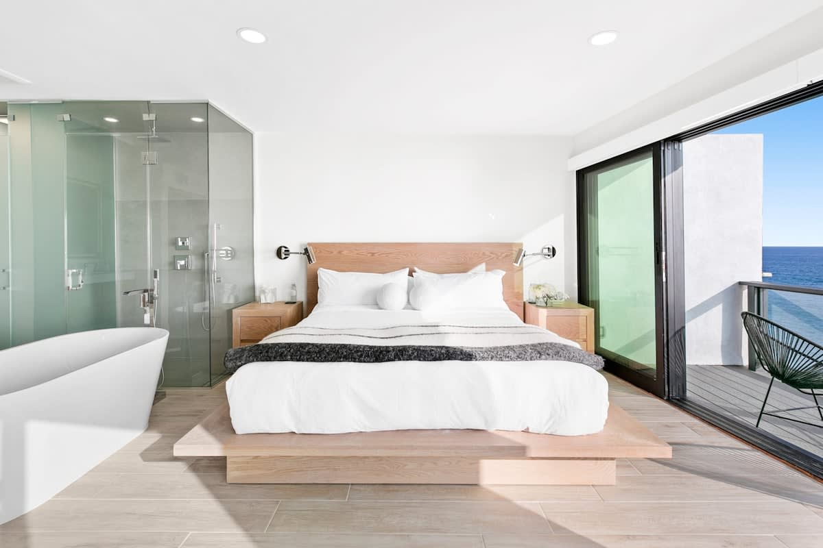 Comfy bed and luxury finishes through out.