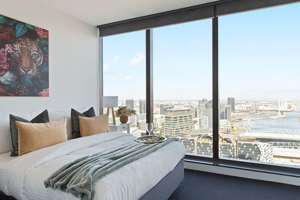 A Modern 2BR Apt with Harbour Views, FREE Parking — Melbourne, Victoria — vacation rental