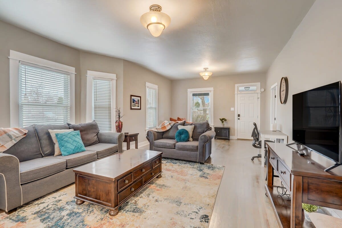 Hotel Heritage | Historic Sites | Dog Friendly/BBQ — Pueblo, CO — vacation rental